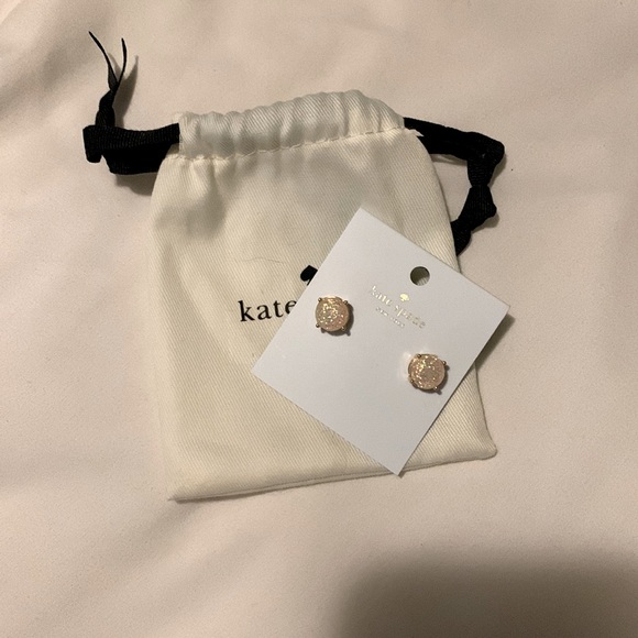 π3/$40 sale πNWT Kate spade stud